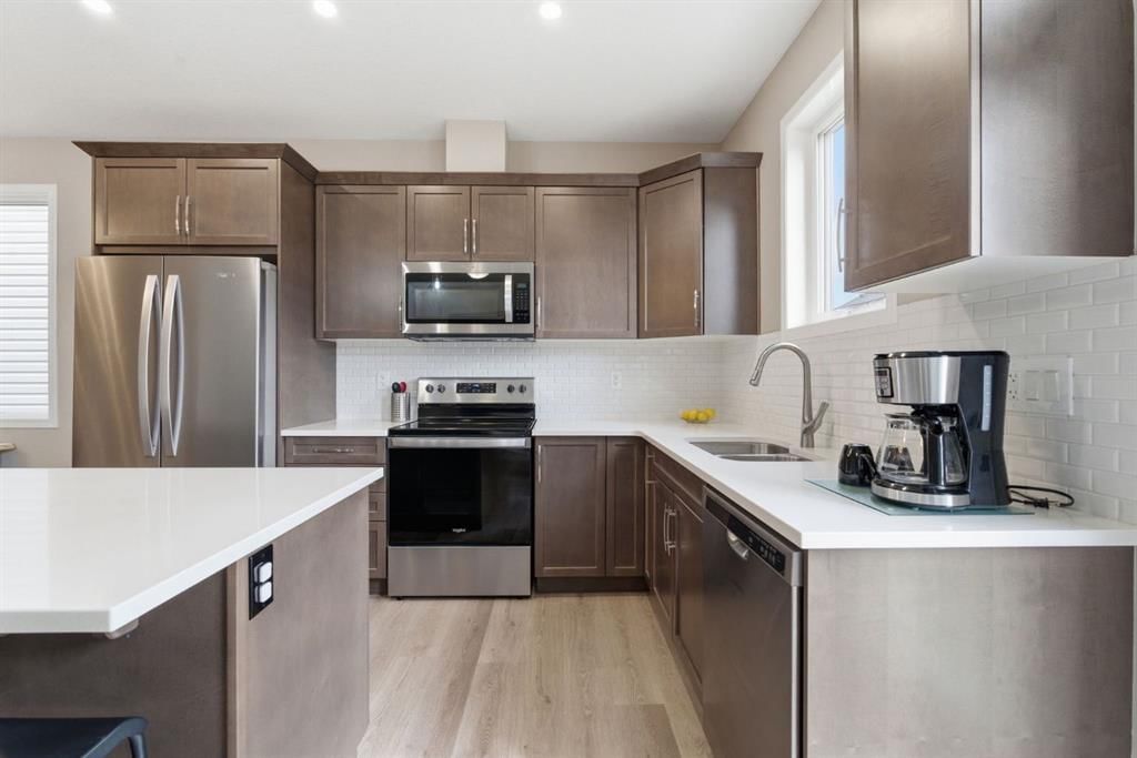 22 Carrington Crescent NW, Calgary — photo 3 of 36