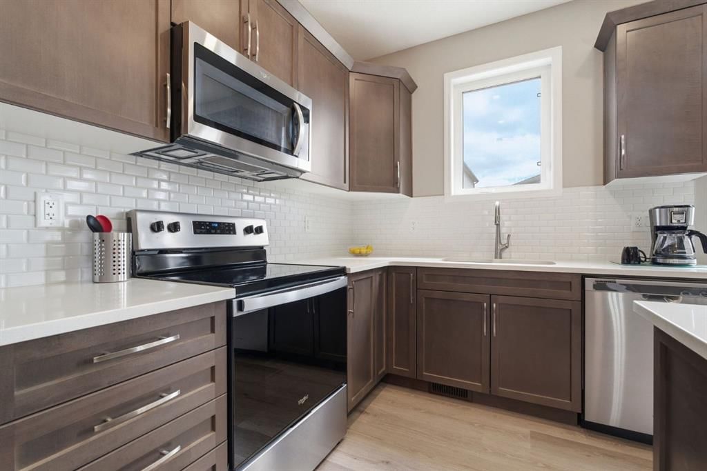 22 Carrington Crescent NW, Calgary — photo 4 of 36