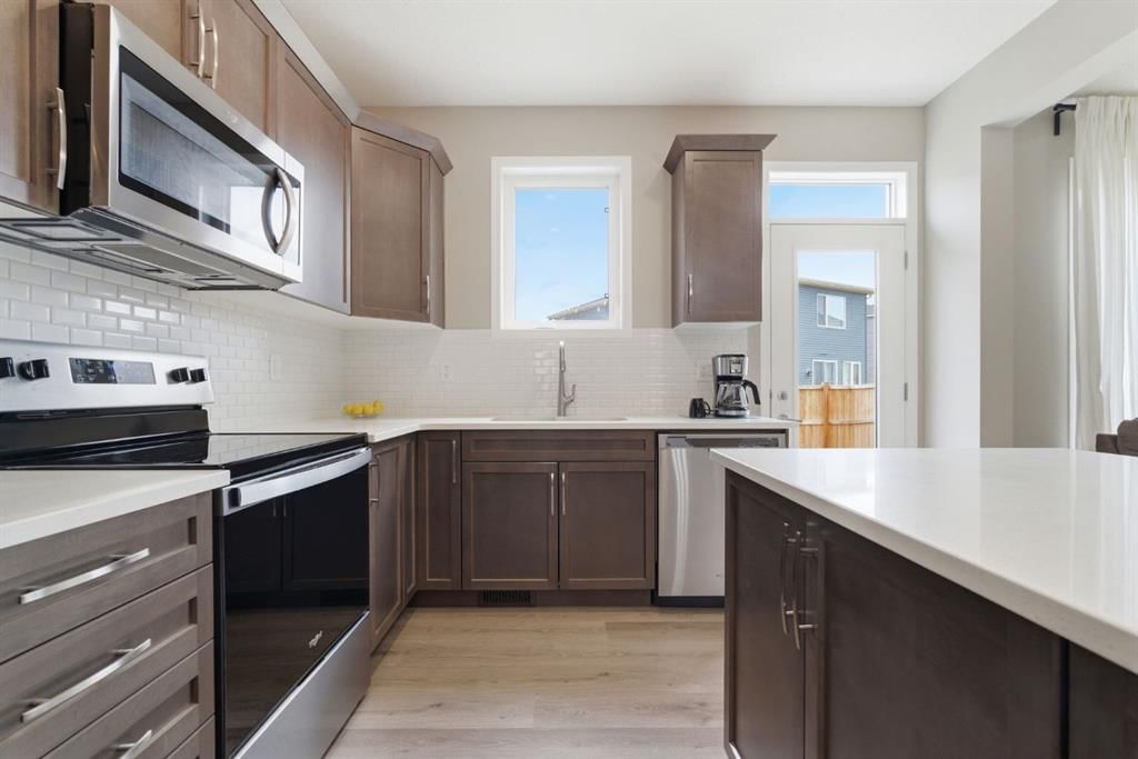22 Carrington Crescent NW, Calgary — photo 5 of 36