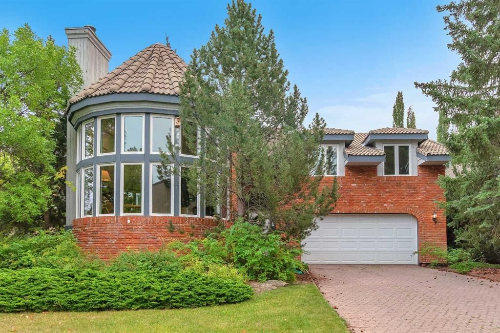 656 Coach Grove Road SW, Calgary — main listing photo