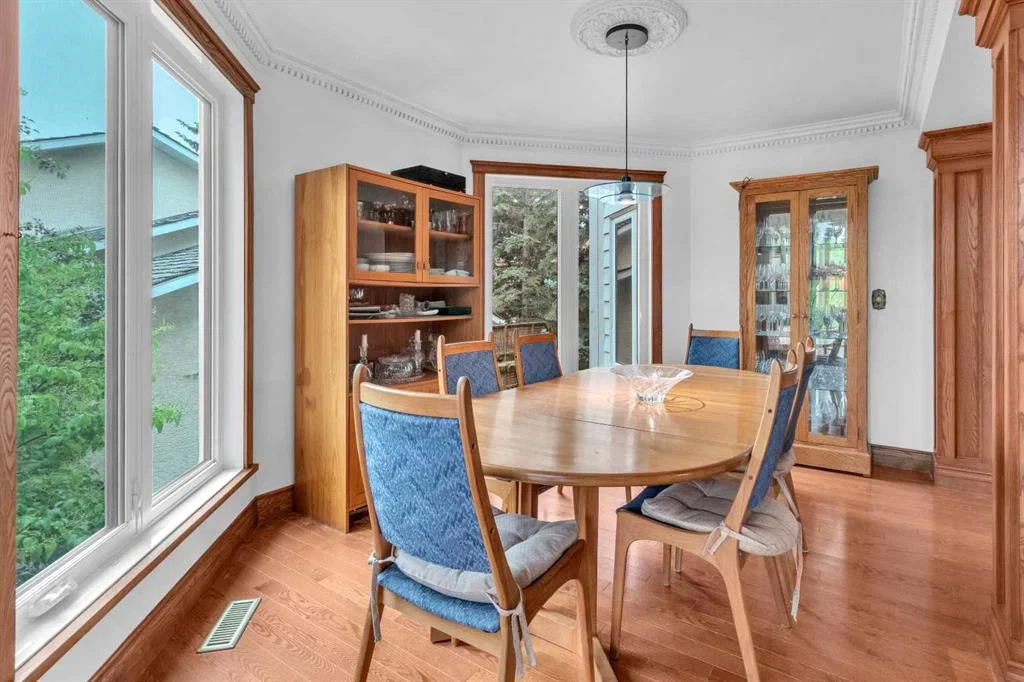 656 Coach Grove Road SW, Calgary — photo 5 of 27
