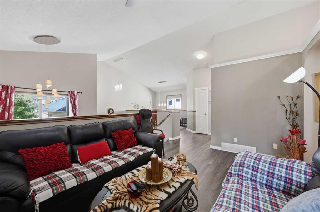 7 Chaparral Road SE, Calgary — photo 5 of 49