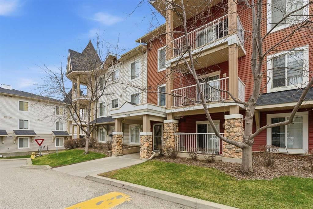 7206, 70 Panamount Drive NW, Calgary — main listing photo