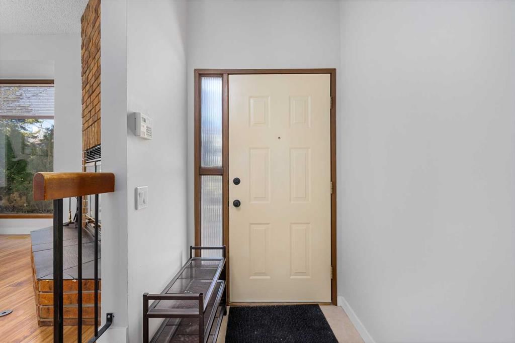 12 Edgedale Way NW, Calgary — photo 2 of 29