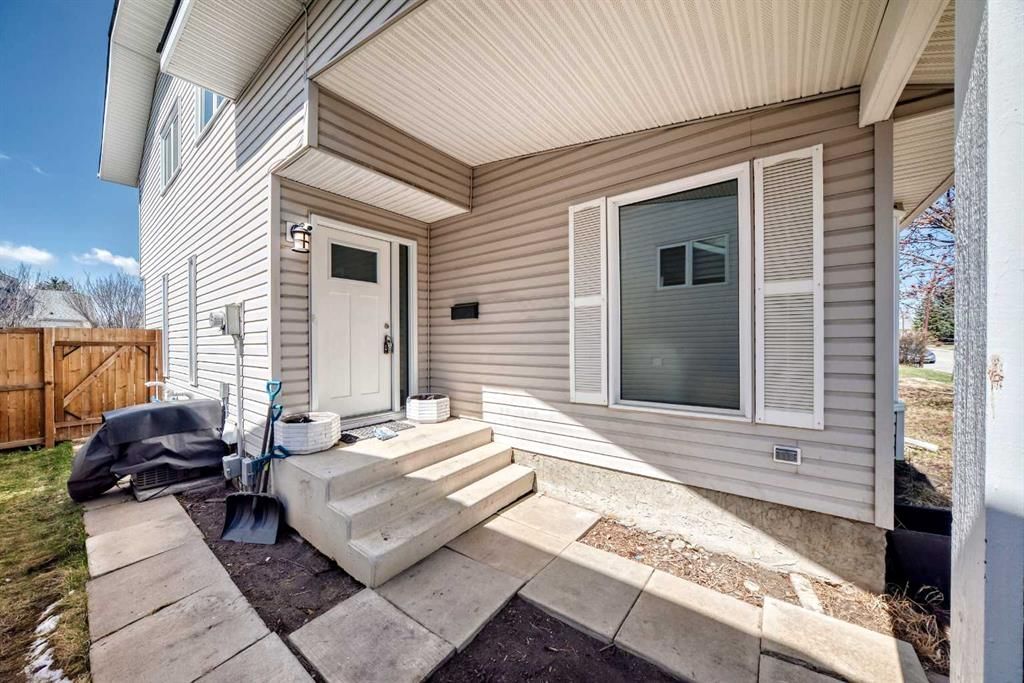 119 Woodglen Grove SW, Calgary — photo 2 of 46