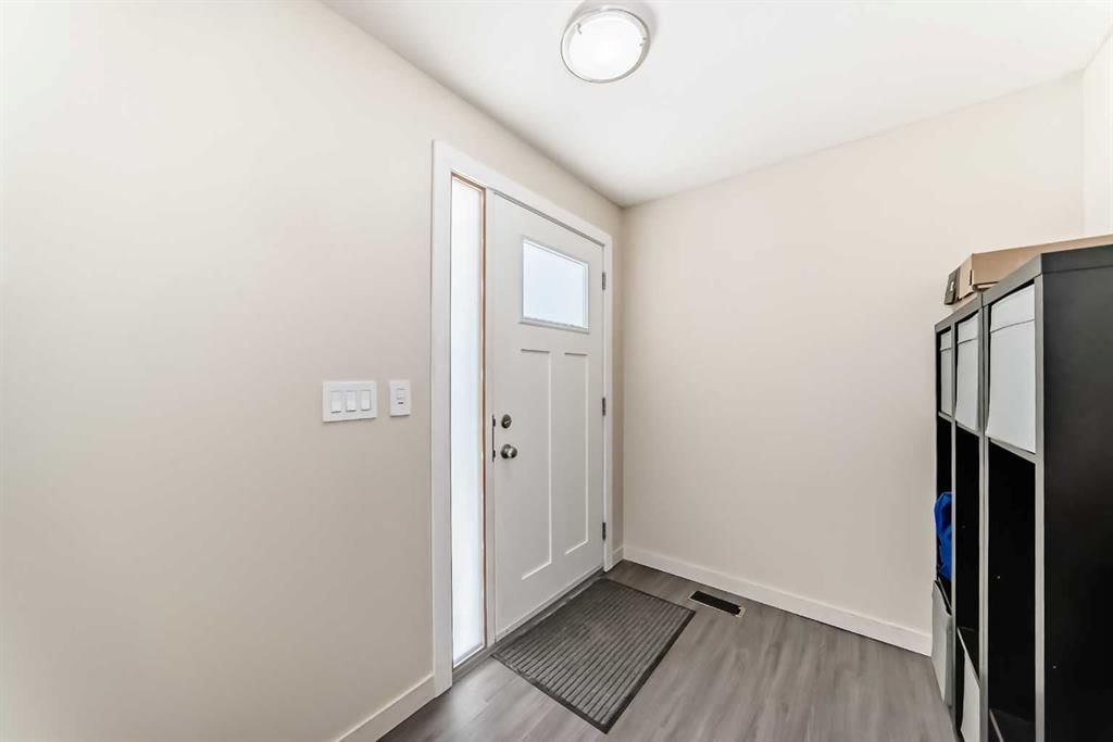119 Woodglen Grove SW, Calgary — photo 3 of 46