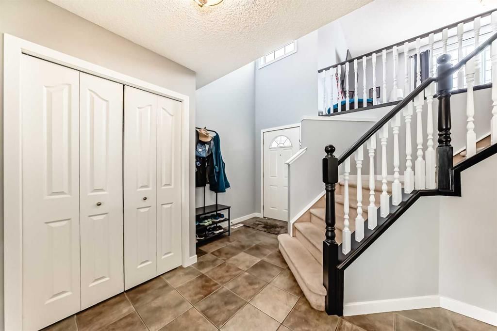 368 Cranfield Gardens SE, Calgary — photo 3 of 40