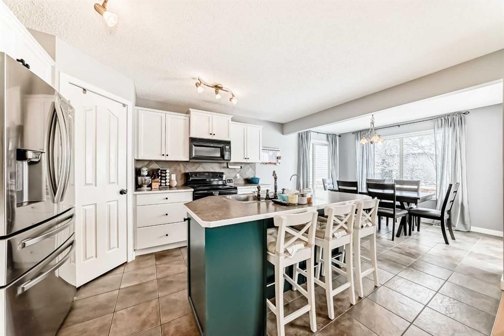 368 Cranfield Gardens SE, Calgary — photo 5 of 40