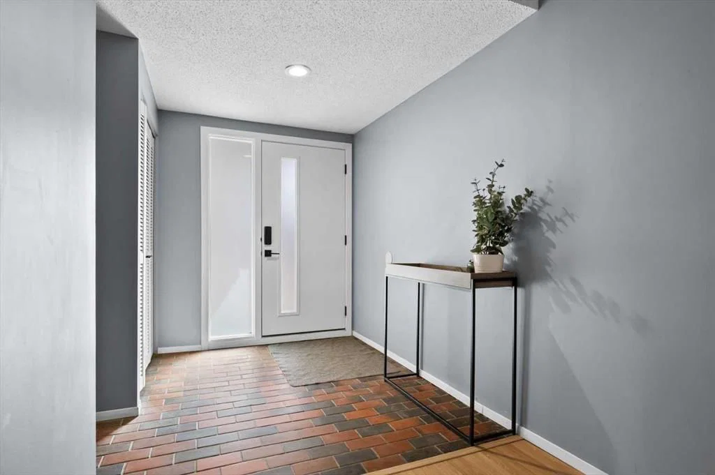 31, 2225 Oakmoor Drive SW, Calgary — photo 5 of 39