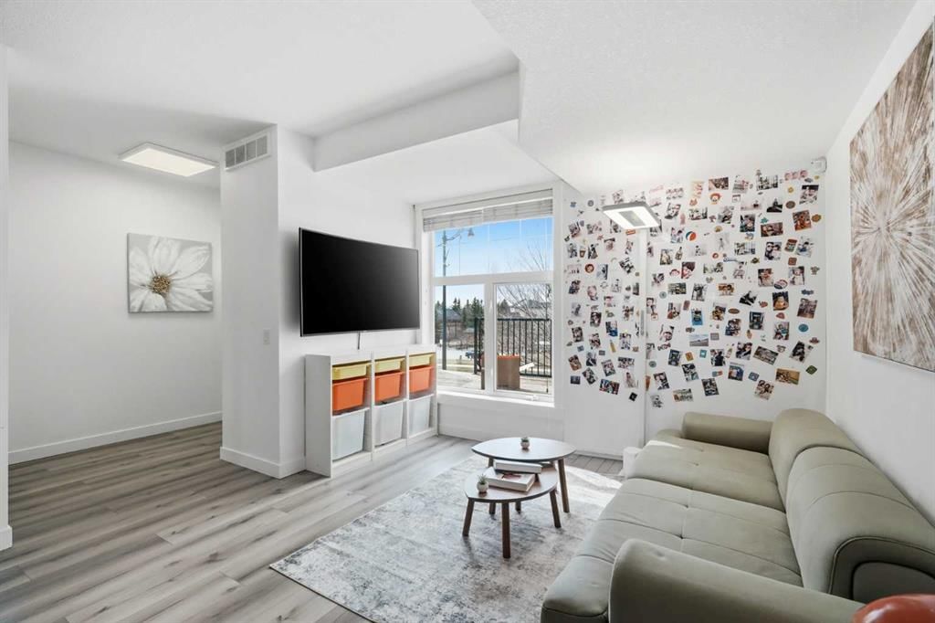 744 73 Street SW, Calgary — photo 3 of 32