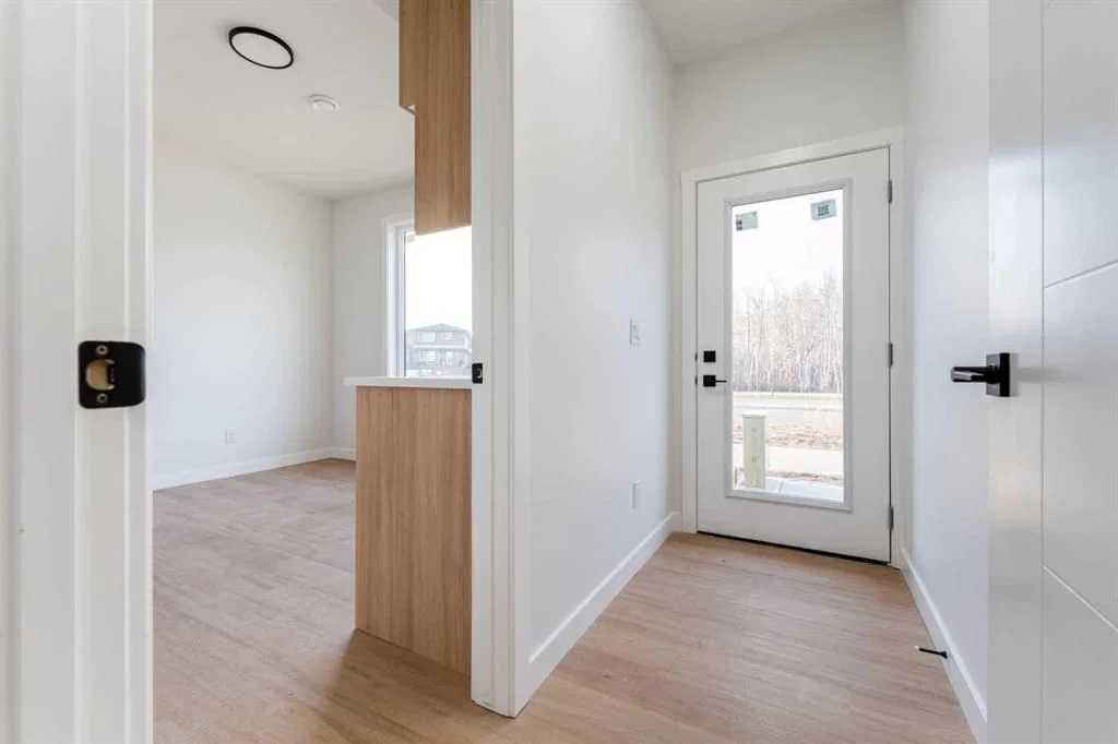 4909 88 Avenue NE, Calgary — photo 2 of 30