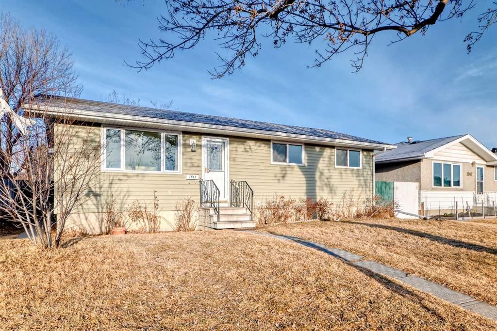 1511 43 Street SE, Calgary — photo 2 of 31