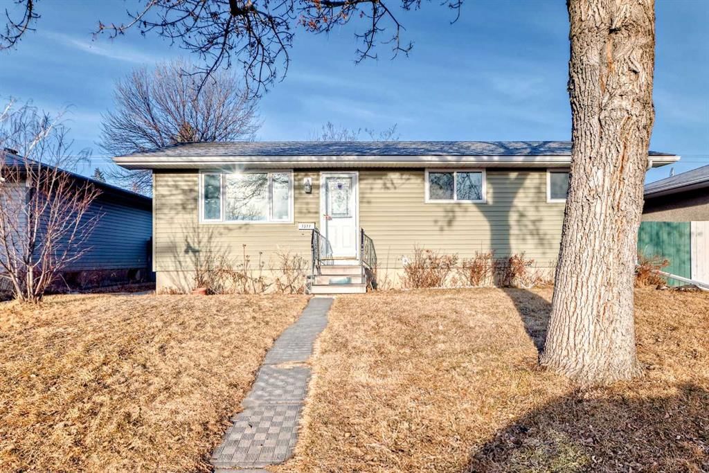 1511 43 Street SE, Calgary — photo 3 of 31