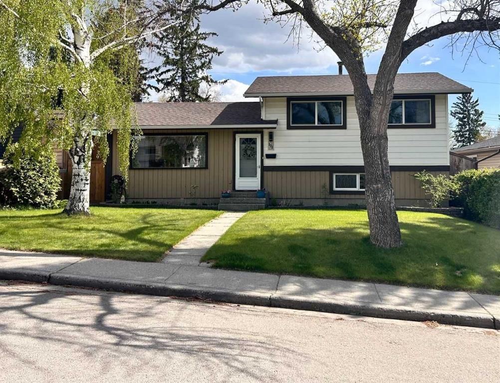 123 Franklin Drive SE, Calgary — main listing photo