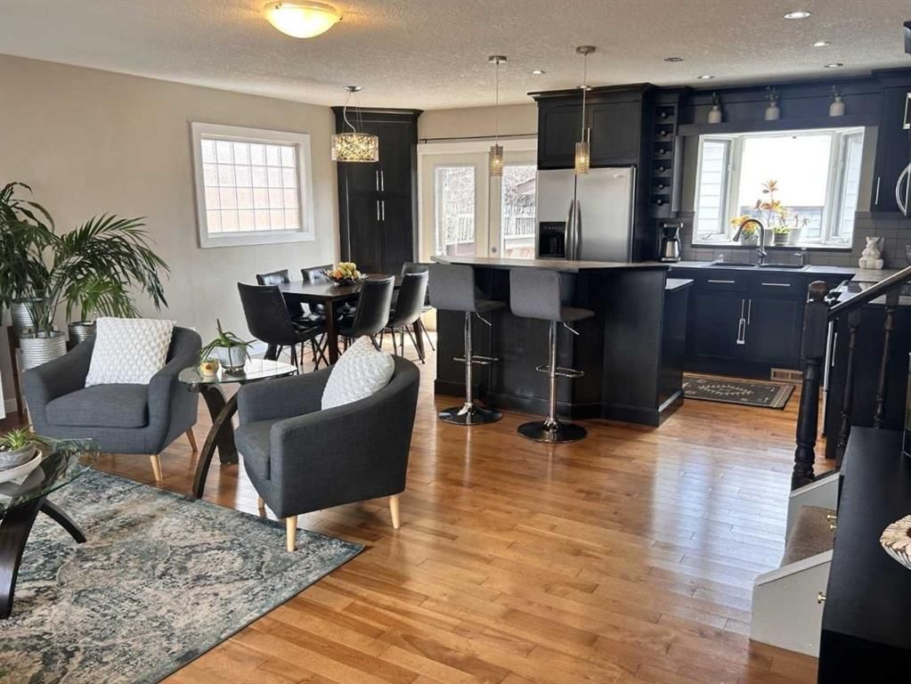 123 Franklin Drive SE, Calgary — photo 4 of 35