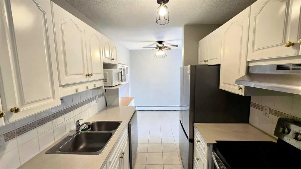112, 315 Heritage Drive SE, Calgary — photo 3 of 28