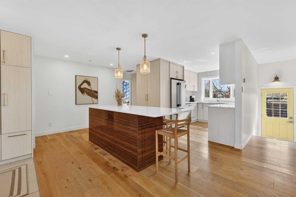 12 Glacier Drive SW, Calgary — photo 4 of 28