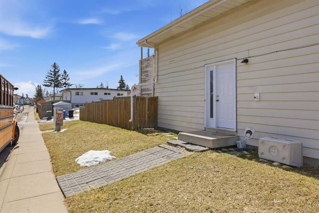 6335 24 Avenue NE, Calgary — photo 3 of 20