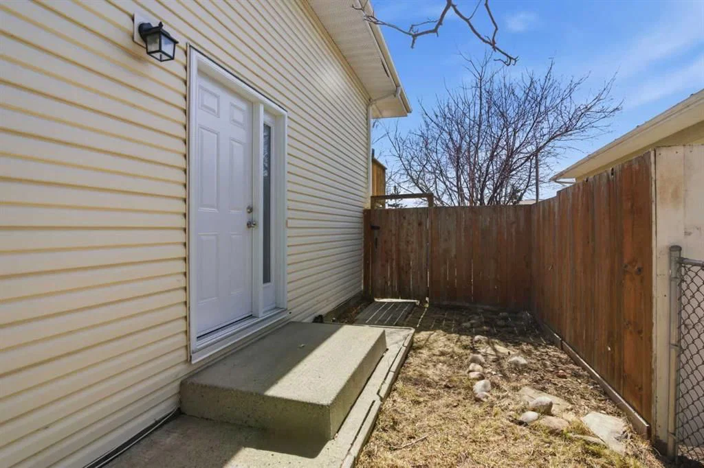 6333 24 Avenue NE, Calgary — photo 3 of 21