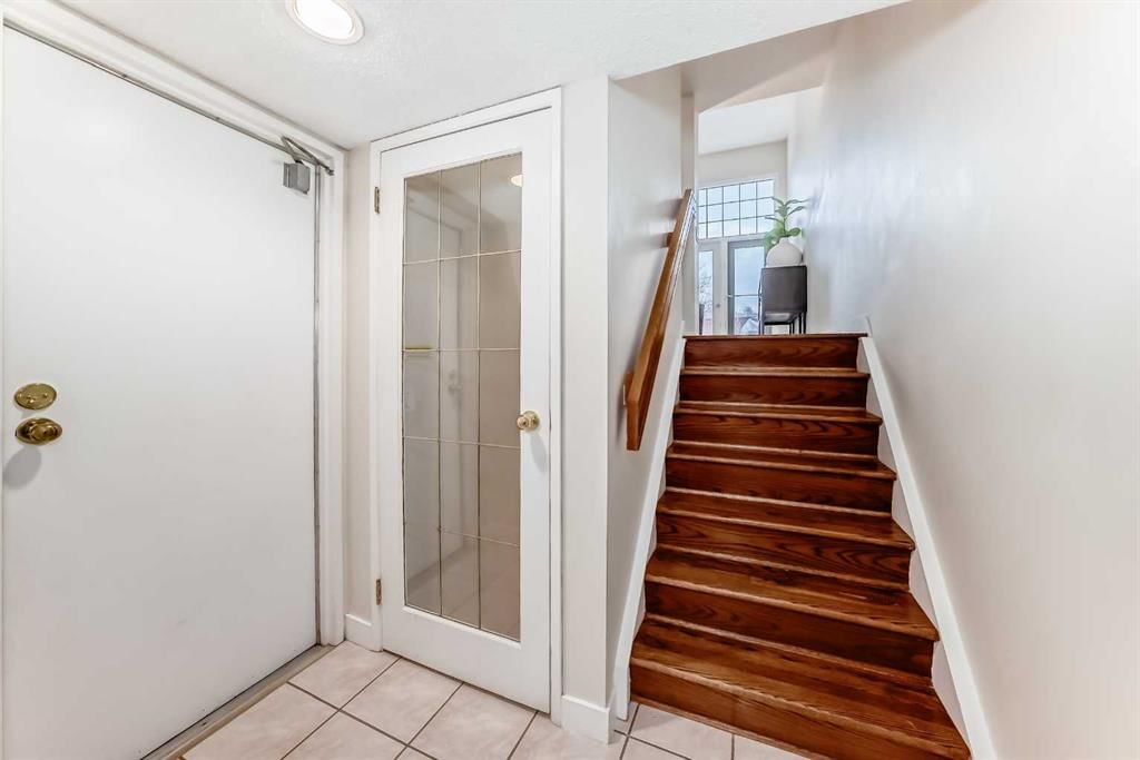 322 Point Mckay Gardens NW, Calgary — photo 3 of 38