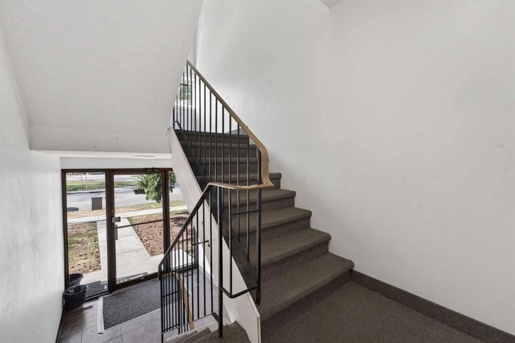 934 5A Street NW, Calgary — photo 2 of 29