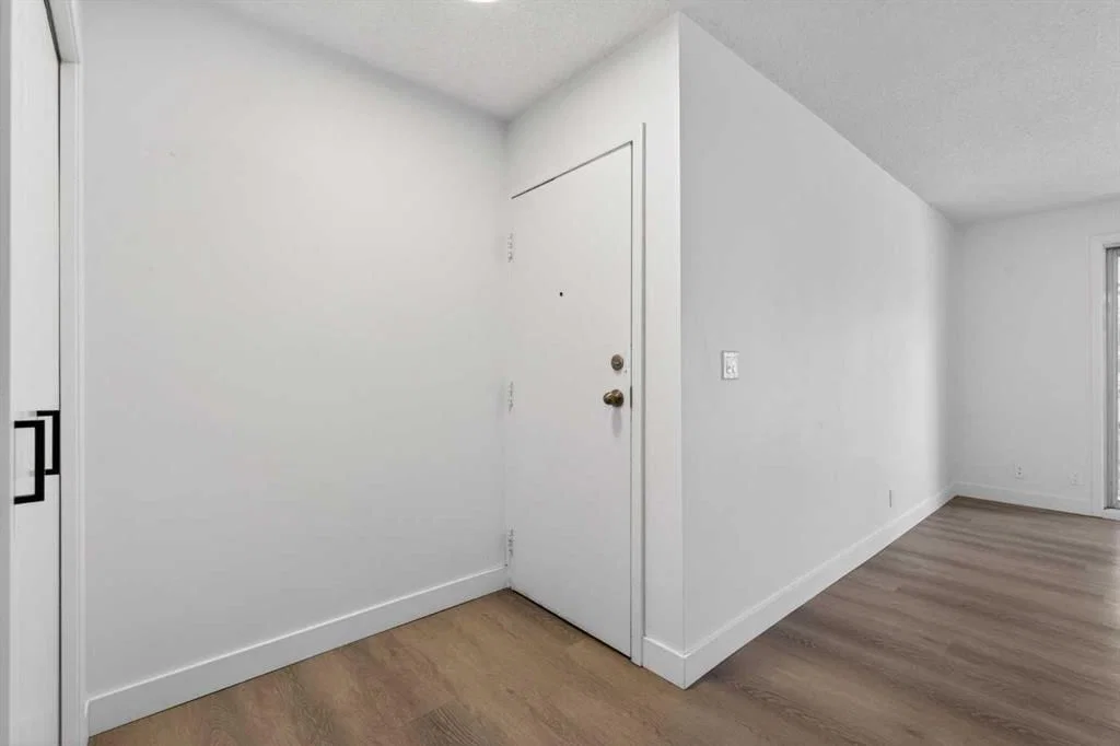 934 5A Street NW, Calgary — photo 3 of 29