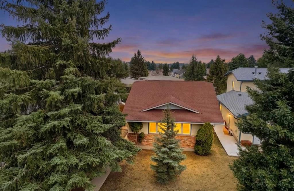 107 Woodbine Boulevard SW, Calgary — main listing photo