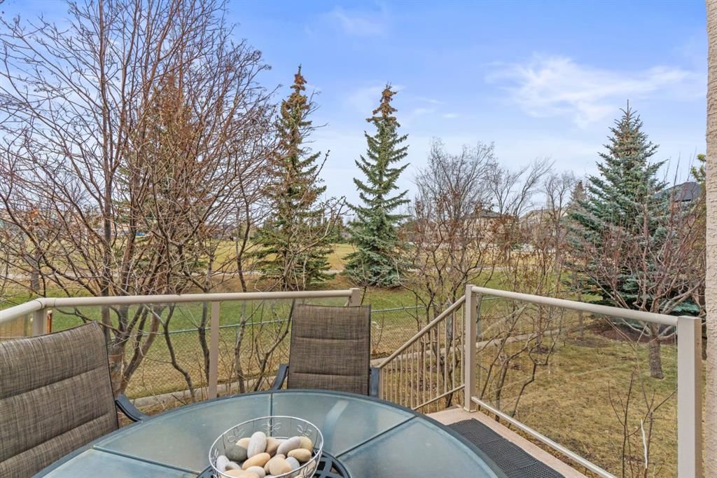 140 Simcoe Close SW, Calgary — photo 2 of 38