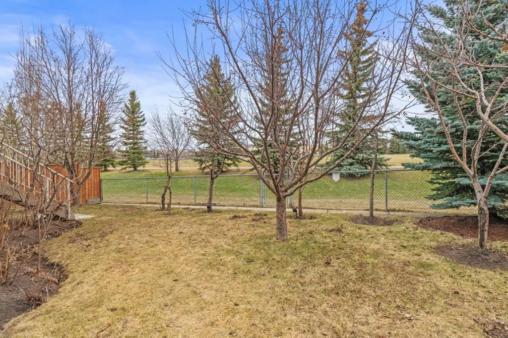 140 Simcoe Close SW, Calgary — photo 3 of 38