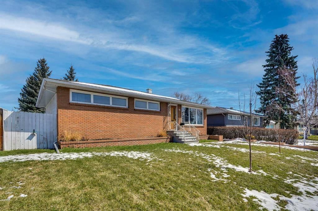 36 Malibou Road SW, Calgary — photo 2 of 38