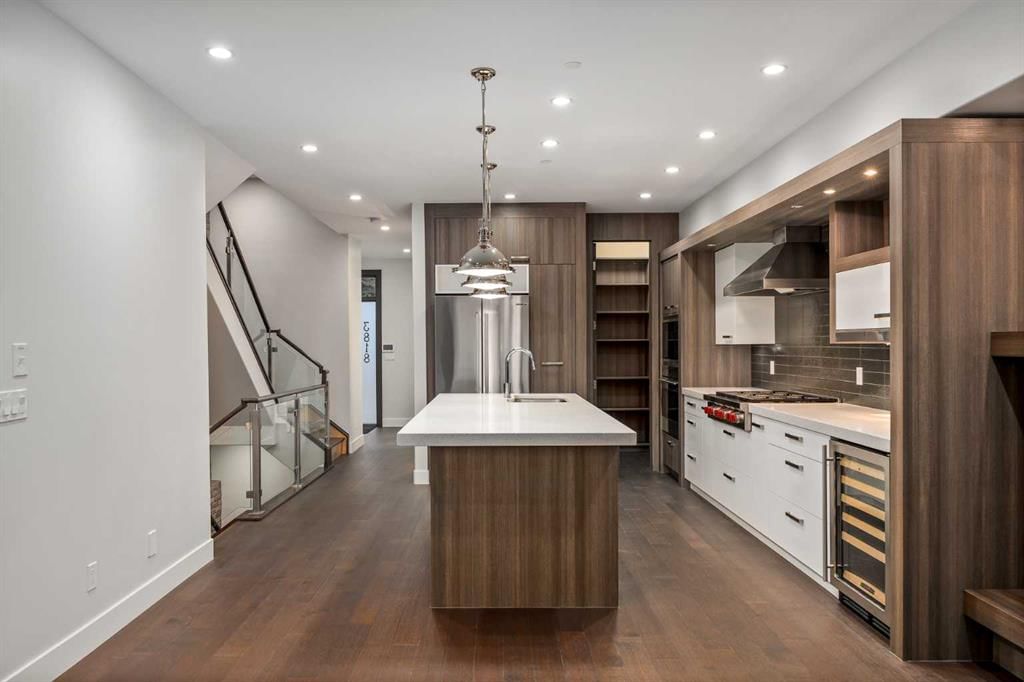 3818 17 Street SW, Calgary — photo 3 of 48