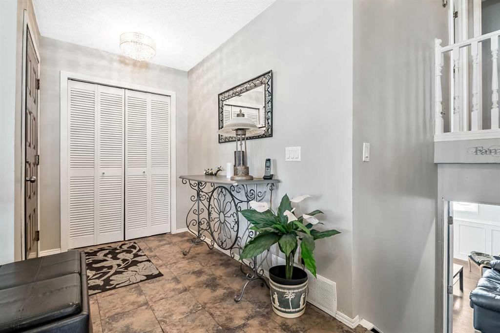 294 Shawnessy Drive SW, Calgary — photo 3 of 50