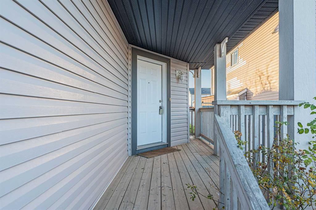 28 Martha's Meadow Place NE, Calgary — photo 3 of 45