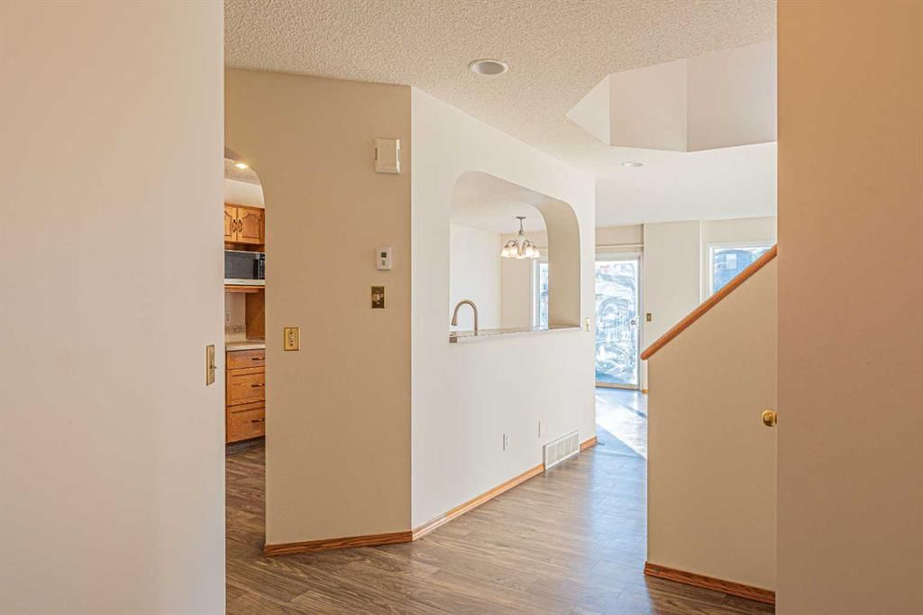 28 Martha's Meadow Place NE, Calgary — photo 4 of 45
