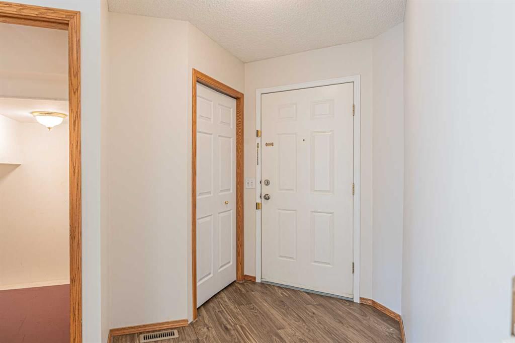 28 Martha's Meadow Place NE, Calgary — photo 5 of 45