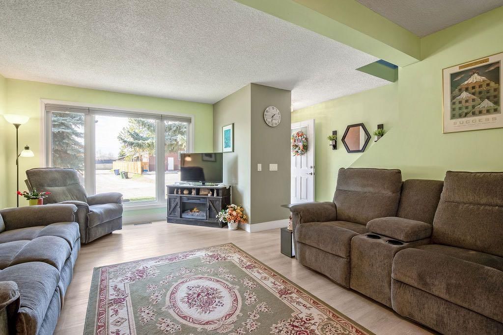64 Erin Ridge Road SE, Calgary — photo 4 of 32
