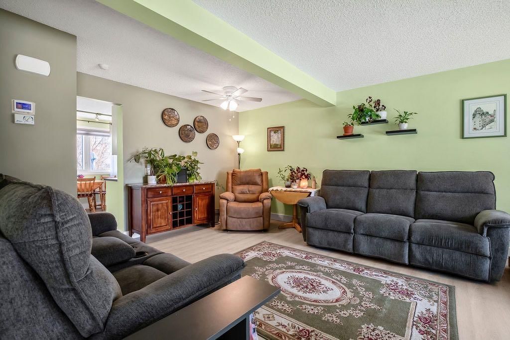64 Erin Ridge Road SE, Calgary — photo 5 of 32