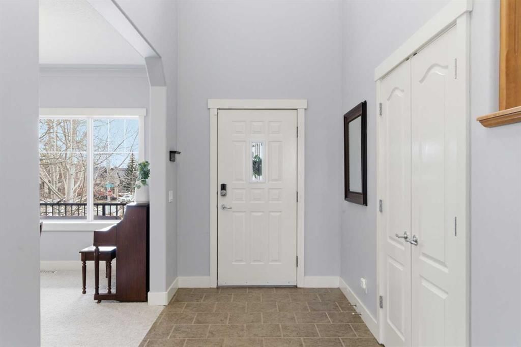 6 Tusslewood Heights NW, Calgary — photo 3 of 39