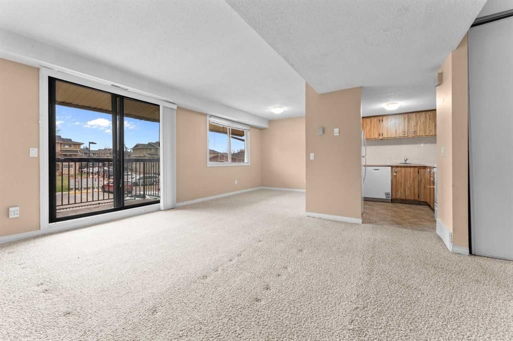 1202, 2200 Woodview Drive SW, Calgary — photo 2 of 11
