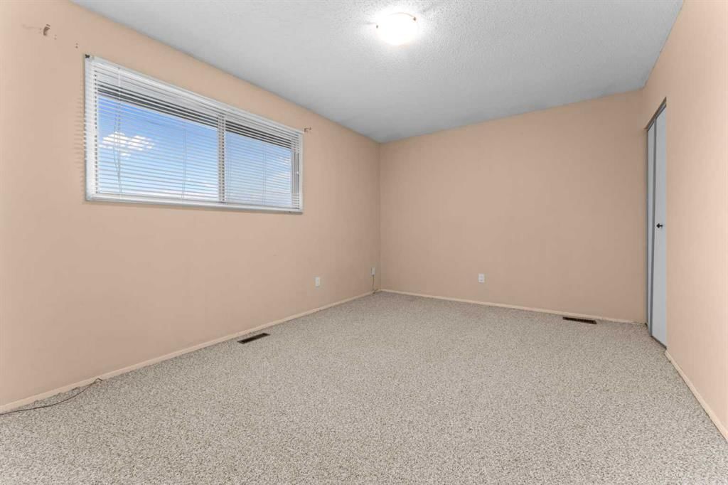 1202, 2200 Woodview Drive SW, Calgary — photo 5 of 11