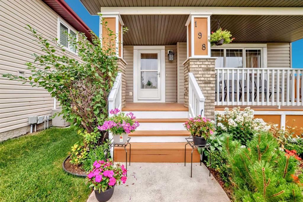 198 Copperfield Gardens SE, Calgary — photo 4 of 32
