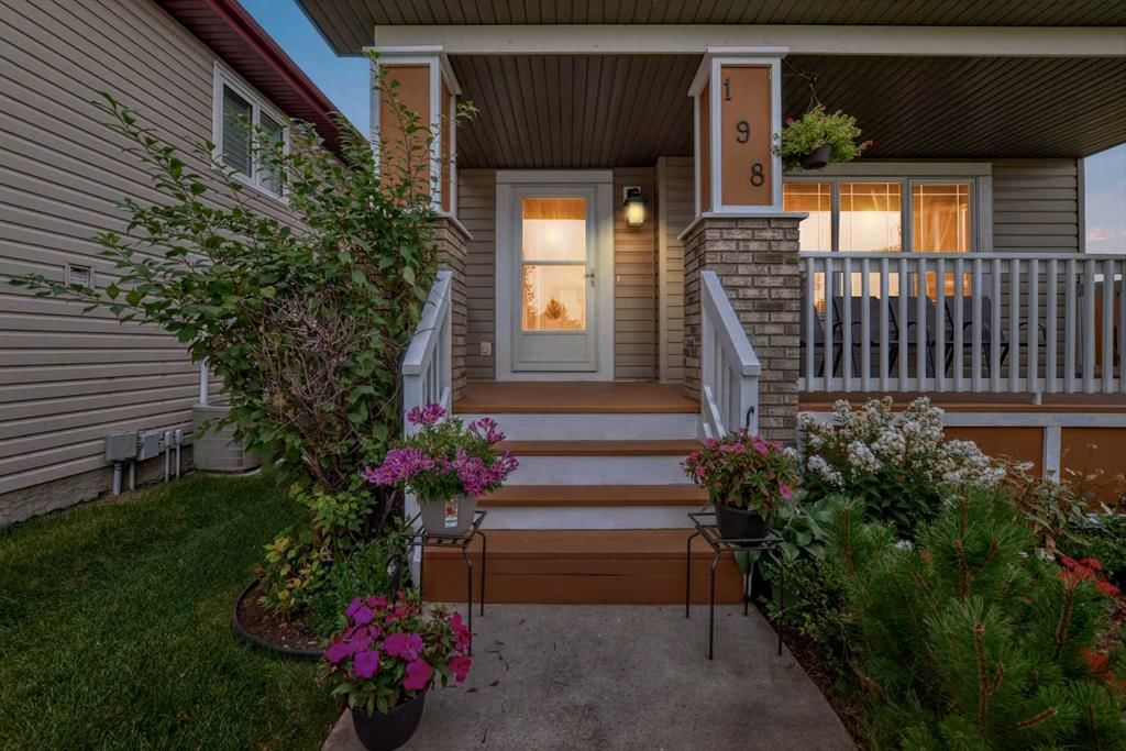 198 Copperfield Gardens SE, Calgary — photo 5 of 32