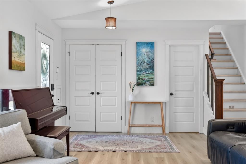 107 Pump Hill Place SW, Calgary — photo 4 of 50