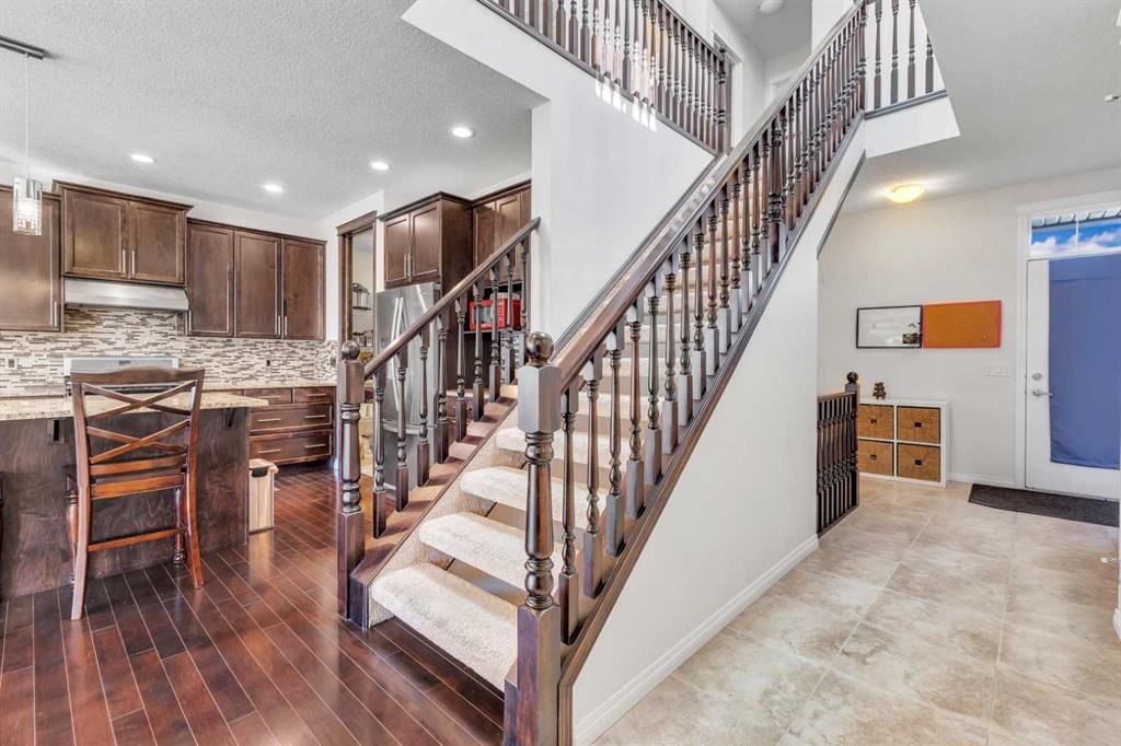 63 Panton View NW, Calgary — photo 4 of 49