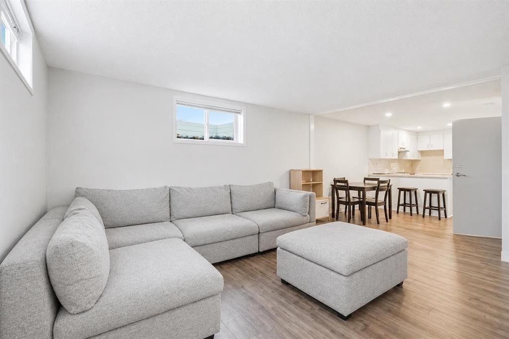 6 Sackville Drive SW, Calgary — photo 3 of 25