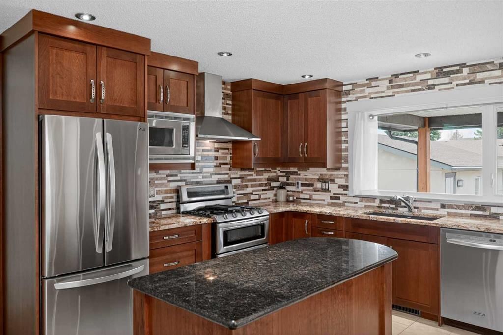 14543 Parkside Drive SE, Calgary — photo 2 of 45