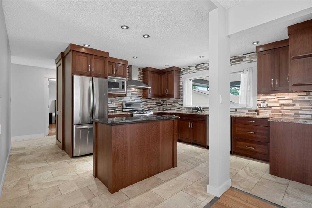 14543 Parkside Drive SE, Calgary — photo 4 of 45