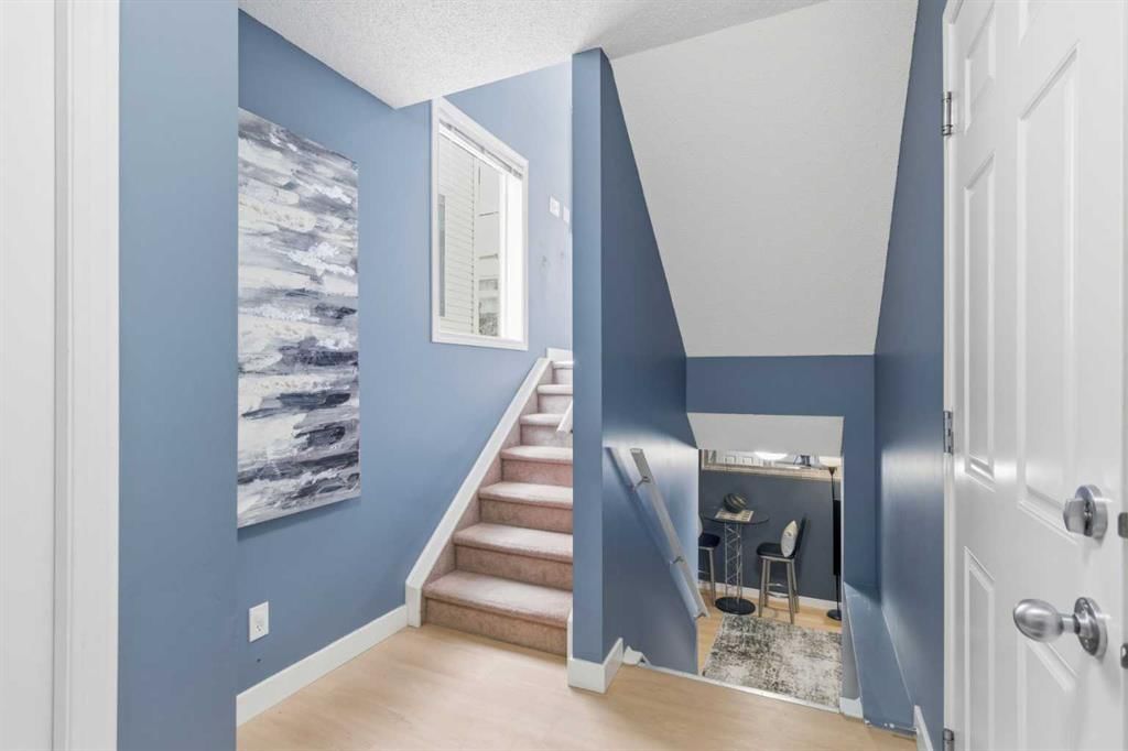 166 Everhollow Heights SW, Calgary — photo 4 of 30