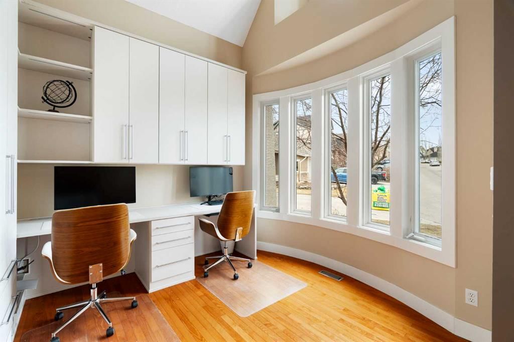 65 Tusslewood Heights NW, Calgary — photo 5 of 50