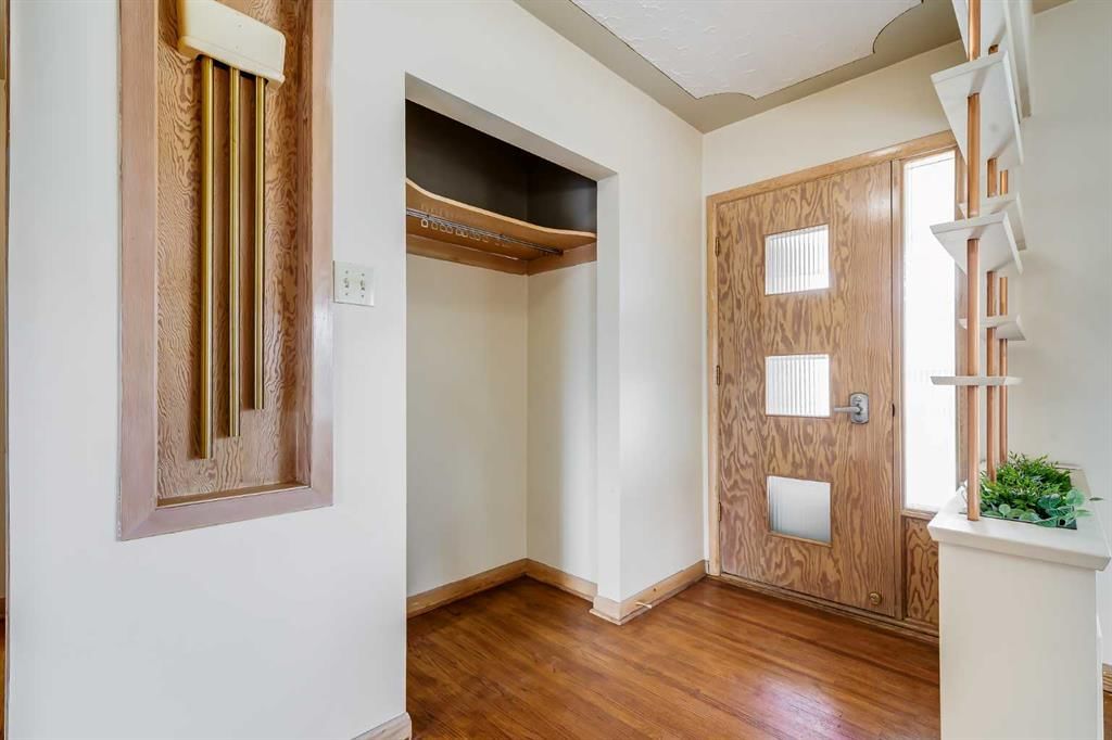 403 30 Avenue NW, Calgary — photo 5 of 47